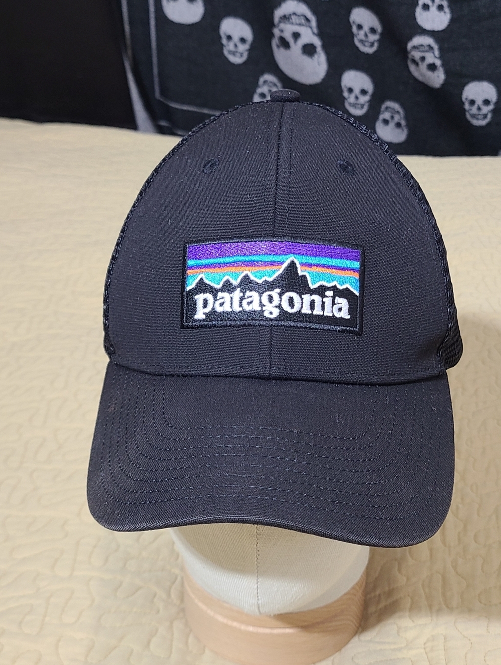 Patagonia P6 low profile 6 panel trucker hat - Picture 2 of 7